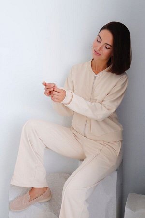 Костюм спортивный кремовый