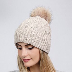 Шапка женская вязаная с бубоном, бежевая, 55-50 см