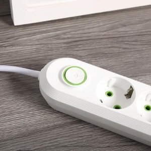 Сетевой фильтр 4 розетки, 3 USB, 5 м