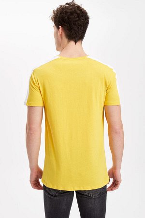 футболки Размеры модели: рост: 1,88 грудь: 99 талия: 80 бедра: 96 Надет размер: M  хлопок 100%