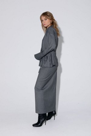 Костюм Костюм Pirs 5442 серый 
Состав: Костюм: Вискоза-39%; ПЭ-43%; Хлопок-16%; Эластан-2%; Подкладка: Вискоза-55%; ПЭ-45%;
Сезон: Осень-Зима
Рост: 164

Костюм-двойка из свободной блузы и прямой макс