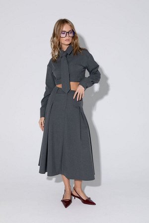Костюм Костюм Pirs 5452 графит 
Состав: Вискоза-68%; ПЭ-30%; Эластан-2%;
Сезон: Осень-Зима
Рост: 164

Текстильный костюм-двойка из укороченной рубашки с галстуком и миди-юбки со складками.Детали: руб