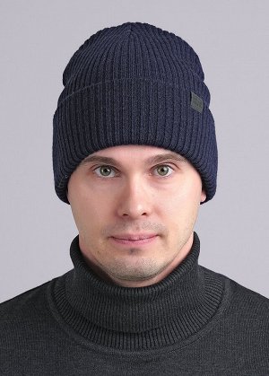 Шапка Артикул поставщика: 444156аш
Состав: 70% акрил, 30% шерсть
Сезон: Осень, Зима
Год: 2024
Страна: Россия

Мужская двойная шапка, ластичного переплетения с отворотом, декорирована логотипом- наши