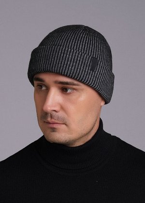 Шапка Артикул поставщика: 433900аш
Состав: 70% акрил, 30% шерсть
Сезон: Осень, Зима
Год: 2024
Страна: Россия

Мужская двойная шапка с отворотом, декорирована нашивкой логотип. Отлично подойдёт для т