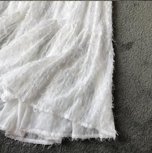Платье с V образным вырезом белое