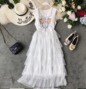 Платье белое с вышивкой