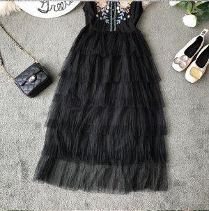 Платье чёрное с вышивкой