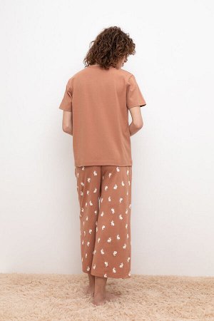 Пижама. Цвет: кофе с молоком/ белые кролики