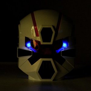 Набор игровой «Автобот»: маска со световым эффектом, трансформер с запуском