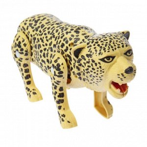 Животное «Леопард», ходит, работает от батареек