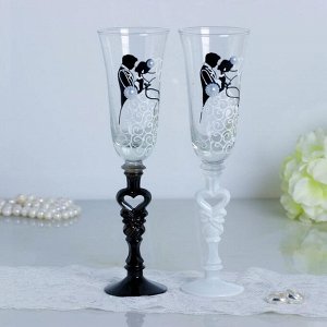 Набор свадебных бокалов «Влюблённые»,с сердцем на ножке