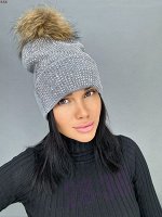 Шапка с помпоном