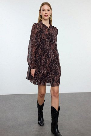 Шифоновое платье с коричневой юбкой с рисунком шали и мини-подкладкой на талии