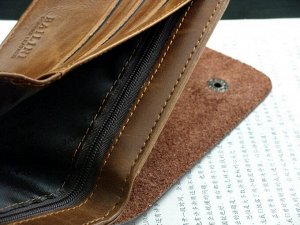 бумажник Кожаный кошелек для мужчины. Длина 11,5 см, ширина 8,5 см, толщина 1,5 см. Подробно качество можно посмотреть на доп.фото.