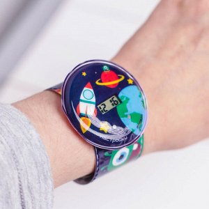Набор «Юному покорителю вселенной»: часы, наклейки, конфеты 20 г