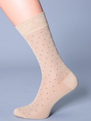 Носки Премиальные мужские носки из мерсеризованного хлопка с просветным узором "сетка" в сочетании с тканым узором "горошек". Пятка и мысок модели усилены, резинка не сползает и не передавливает ногу.