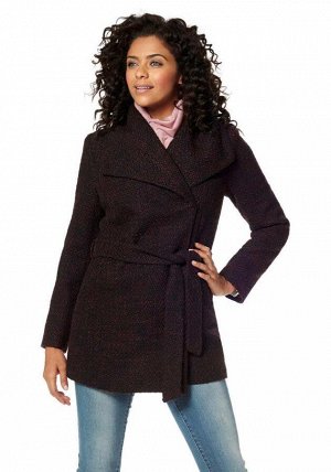 1r Пальто, бордово-черное BOYSENS Элегантно и экстравагантно - теплое пальто классической формы. Эффектная ткань букле под запах с большим воротником-шалькой, который можно застегнуть наглухо. На кноп