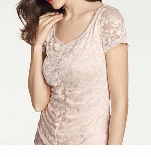 1r Блузка, розовая Ashley Brooke Волшебная кружевная блузка с эффектным сердцеобразным вырезом и драпировками спереди. Подчеркивающий фигуру силуэт с короткими рукавами. Длина ок. 60 см. Высококачеств