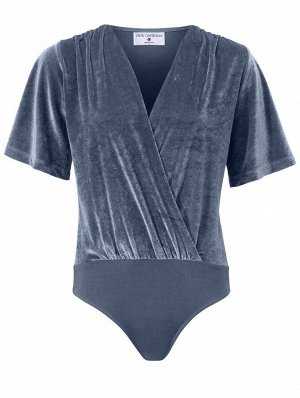 1r Боди, синее Rick Cardona Модный дизайн эффектного боди с привлекательными деталями. Образ под запах с глубоким треугольным вырезом, изысканными складками на плечах и короткими рукавами. Трусики на 
