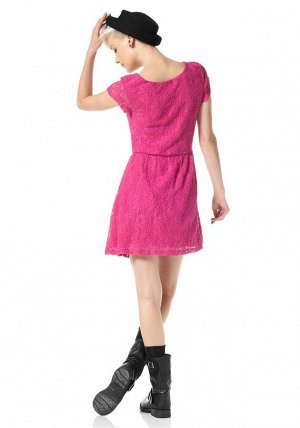 1r Платье, ярко-розовое Material Girl Кружевное волшебство от MATERIAL GIRL, созданное при участии Мадонны и ее дочери Лолы. Дикий образ черного цвета с культовым шармом. Полностью из кружева! Эластич