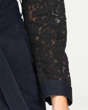 1r Пальто джинсовое, темно-синее Melrose Стильные детали джинсового пальто от Melrose. Прозрачные рукава из цветочного контрастного кружева. Двубортная форма на 3 пуговицах с лацканами, погоны на пуго