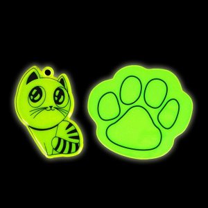 Набор светоотражающих элементов, 2 предмета: кошка с цепочкой 5,5 х 3,5см, 4 лапки 6,3 х 5,8см
