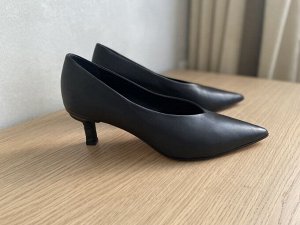 Туфли женские кожаные на низком каблуке