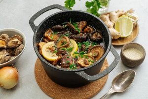 Кастрюля антипригарная литая 5,0л стеклянная крышка Черный гранит ТМ НМП
