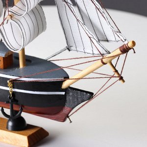 Корабль сувенирный средний «Ганимед».