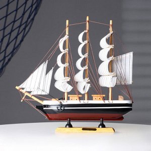 Сувенирная модель корабля «Пилад», борта тёмные, 33x31x5 см