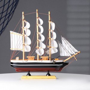 Сувенирная модель корабля «Пилад», борта тёмные, 33x31x5 см