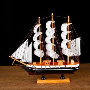 Сувенирная модель корабля «Пилад», борта тёмные, 33x31x5 см