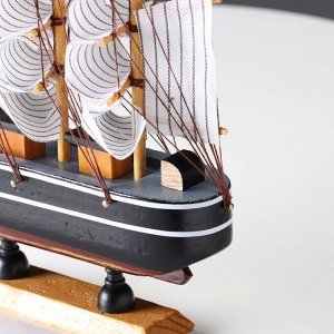 Корабль сувенирный малый «Ковда», борта чёрные с белыми полосами, паруса белые, 5,5x24x22 см