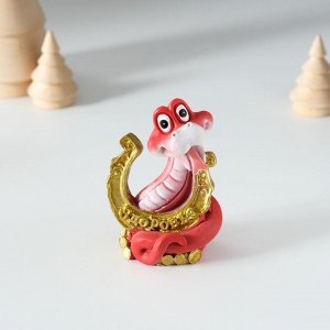 Фигурка полистоун «Змейка с подковой», 5.5x4x8 см, МИКС