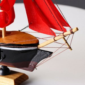 Сувенирная модель корабля «Флора», борта чёрные с белой полосой, паруса алые, 32x6.5x31 см