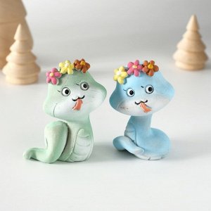 Фигурка полистоун «Змейка с цветочным венком», 4.5x4x6.5 см, МИКС