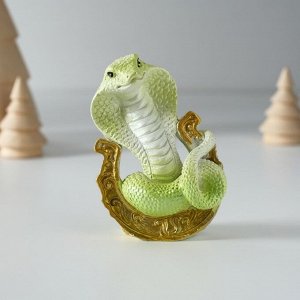 Фигурка полистоун «Зелёная кобра на подкове», 5x3.5x7.5 см
