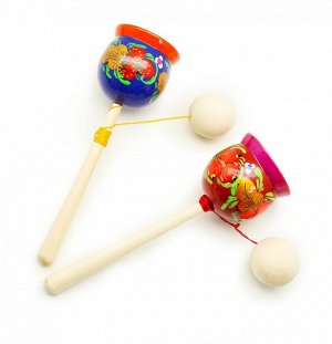 Поймай-ка Это игрушка, представляющая собой шарик, прикреплённый к палочке верёвочкой. В процессе игры шарик подбрасывается и ловится  в чашечку. Побеждает тот, кто сможет поймать шарик наибольшее кол