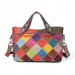 Marques Разноцветная сумка с ярким дизайном. Модель компактна, но достаточно вместительна и удобна. Это сумка для романтичных женщин, способных чувствовать прекрасное и испытывать радость в жизни, пос