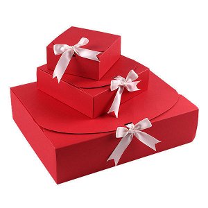 Подарочная коробка с лентой