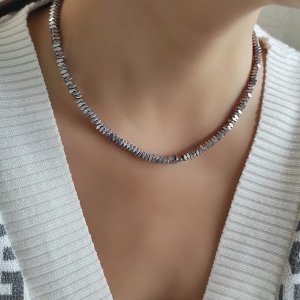 Чокер из гематита серебристого цвета с кварцем волосатик