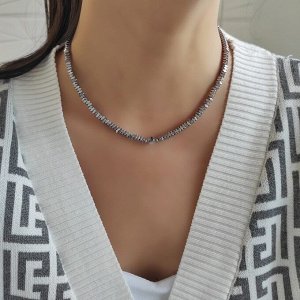 Чокер из гематита серебристого цвета с кварцем волосатик