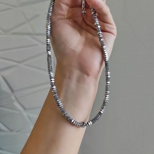 Чокер из гематита серебристого цвета с кварцем волосатик