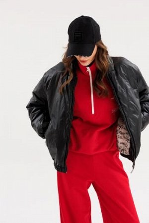 Куртка Тип одежды: Женские куртки
Цвет: черный
Состав: ПЭ 100%; подкладка- ПЭ 100%
Рост: 170

Куртка выполнена из плащевой ткани с утеплителем Isosoft. Спереди прорезные карманы и застежка до верха 
