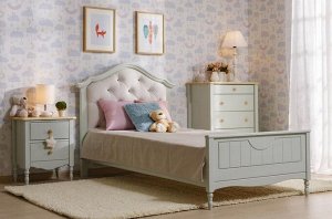 Кровать Бесцветный лак

Стоимость зависит от выбранного покрытия. При заказе мебели в составном цвете цена считается по более дорогому.
Стяжка мягкой части - каретная, не применима для тканей Верона, 