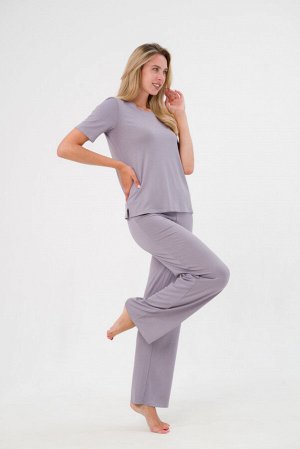 Костюм женский из футболки и брюк из вискозы Леопард стальной