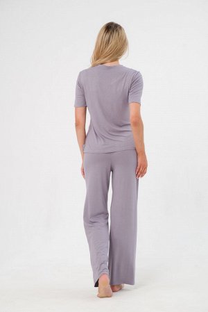 Костюм женский из футболки и брюк из вискозы Леопард стальной
