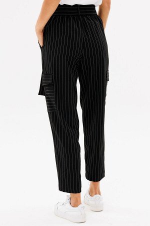 Костюм Костюм Kivviwear 4207420803 черный 
Состав: ПЭ-26%; Хлопок-72%; Эластан-2%;
Сезон: Осень-Зима
Рост: 170

Этот костюм состоит из кардигана свободного силуэта и укороченных брюк, создавая идеаль