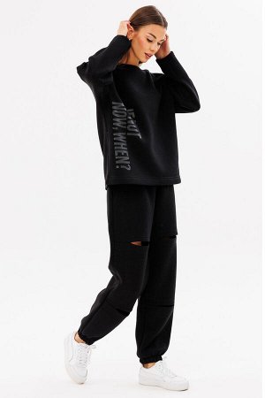Костюм Костюм Kivviwear 4223422404 черный 
Состав: ПЭ-26%; Хлопок-70%; Эластан-4%;
Сезон: Осень-Зима

Представляем вам уникальный спортивный костюм, который сочетает в себе стиль и комфорт. Брюки сво