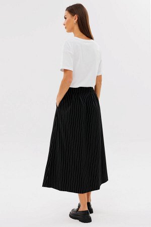 Юбка Юбка Kivviwear 421804 полоска черный 
Состав: ПЭ-26%; Хлопок-72%; Эластан-2%;
Сезон: Осень-Зима
Рост: 170

Эта элегантная длинная юбка-трапеция из костюмной ткани станет идеальным дополнением ва